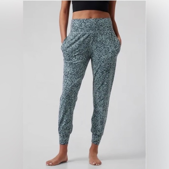 Athleta Salutation Joggers Ocelot Spot Print Blue Green Animal Print L Workout - Picture 13 of 13